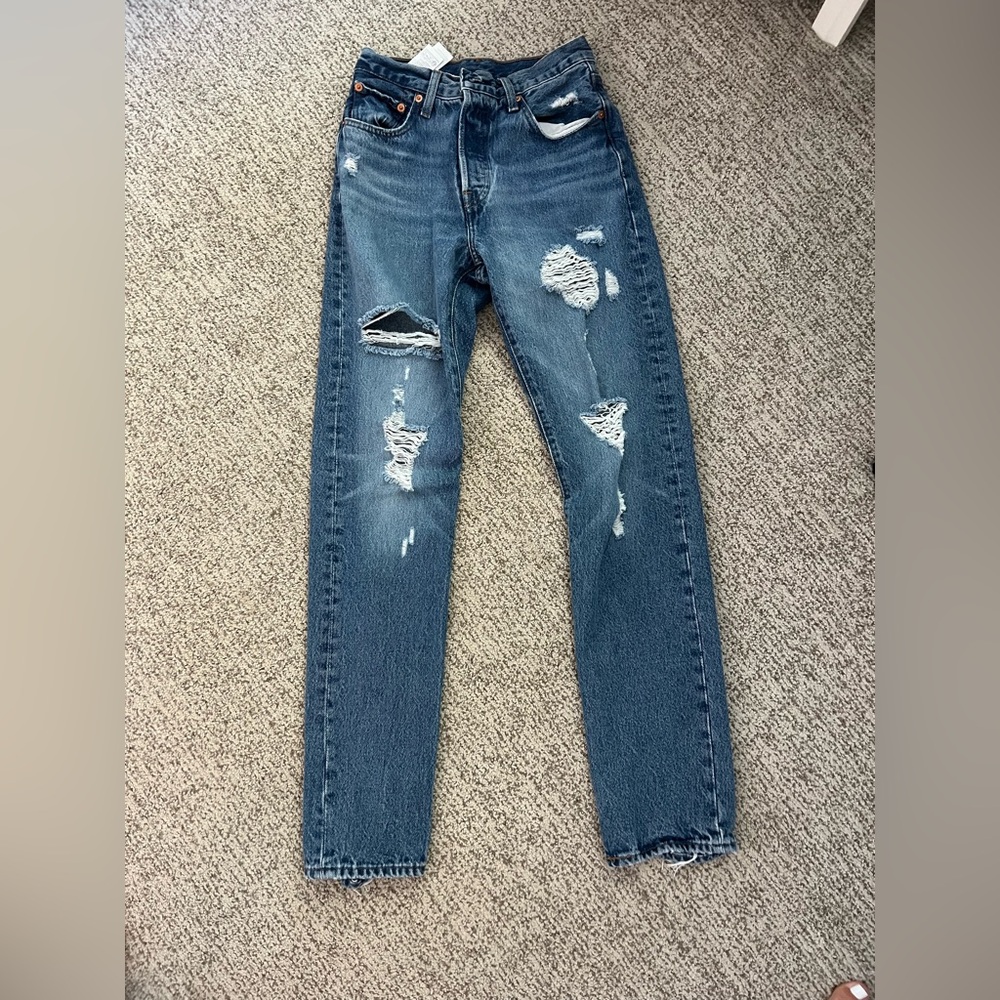Levi’s 501 Original Fit Women’s Jeans
Size- W25 L32
